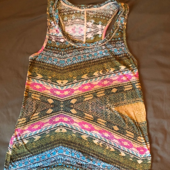 2 size medium workout tanks - Picture 4 of 5